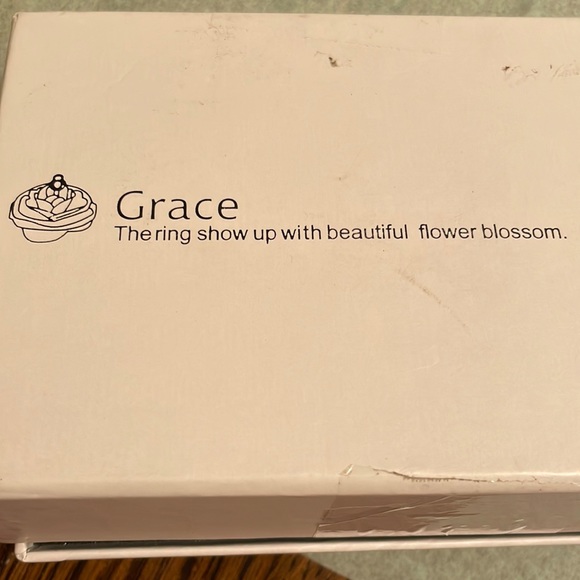 🌹Rose Ring Box🌹 - Picture 6 of 6